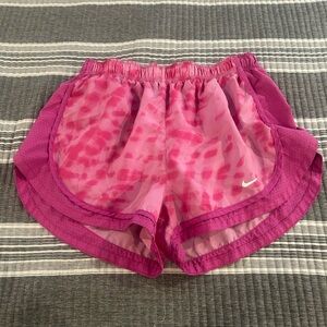 Nike Women's Patterned Pink Athletic Shorts